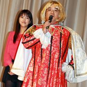 タケちゃんマン!?王子コスプレのサンドウィッチマン伊達、「ええ声芸人」相方の声優参加にちょっぴり嫉妬!?