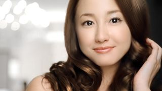 沢尻エリカ、セクシーな“艶美”放つ新CMメイキング動画公開！外国人監督も「アメイジングパーソン！」 と驚嘆！