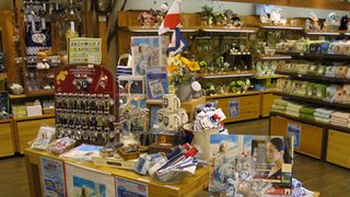 写真で見る『コクリコ坂から』と横浜の風景展開催　ジブリグッズも『となりのトトロ』『魔女の宅急便』とてんこ盛り！-渋谷東急