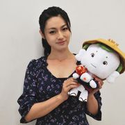 来年30歳の深田恭子、豆富小僧の声は両親に甘える小さいころの自分!
