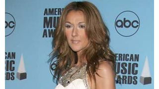 セリーヌ・ディオンの10歳の息子 スカイプで授業を受講