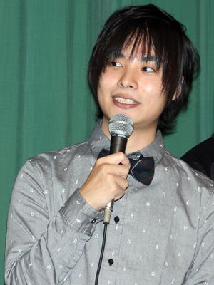 アニメ 青の祓魔師 の人気声優岡本信彦 初出演映画で挑んだカリスマ美容師はまるでマトリックス シネマトゥデイ