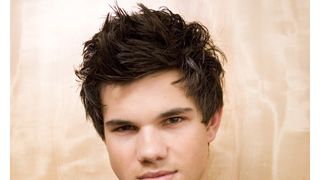 『トワイライト』のテイラー・ロートナー、ゲイではないとコメント