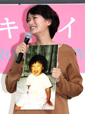 榮倉奈々、2歳のときの愛らしい写真を披露！岡田将生は原田泰造から「キレイなお尻」と褒められて「汚いです」と赤面！
