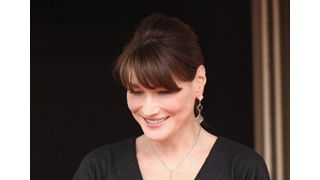 サルコジ仏大統領夫人カーラ・ブルーニ、第1子女児出産!現職フランス大統領夫人の出産は初!