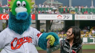 谷村美月、人生初の始球式で臨んだ投球フォームに名投手だった北別府学氏が95点の高得点