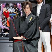 京本政樹、二十数年前とまったく変わらず!「必殺」シリーズ組紐屋の竜の衣装に袖通し、仕置きを披露!