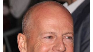 56歳のブルース・ウィリス、パパに！23歳年下のエマ・ヘミングが妊娠