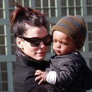 サンドラ・ブロックの1歳の息子がアンディ・ウォーホル作品の入手!