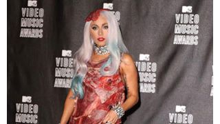 動物愛護団体がレディー・ガガに生肉ドレスならぬレタス・ドレスを着るチャンスをオファー