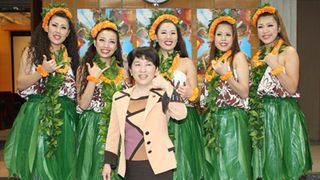 福島みずほも熱いメッセージ！復興に向け踊るハワイアンズのフラガールたちを、国会議員が激励！
