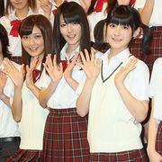Berryz工房ももち、自分がかわいすぎるから「許してニャン!」と謝罪!!Berryz工房と℃-uteメンバーが制服姿で登場!!