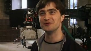 『ハリポタ』ダニエル・ラドクリフ、まるでアクション・スター!撮影の裏側を語る特別映像解禁!