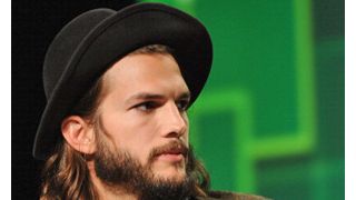 800万人フォロワーがいるアシュトン・カッチャー、ツイッターを休止!性的虐待を隠匿した疑いのフットボールコーチをかばう発言で炎上