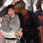 坂下千里子、大ファンのハリウッド俳優からキスの洗礼を受けてメロメロ!思わずマリッジリングを隠しちゃう!?