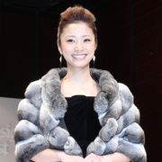上戸彩、交際質問には余裕の笑顔!大人ゴージャスなスタイルがまぶしい!