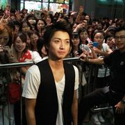 藤原竜也、初のシンガポールプレミアで1,700人のファン熱狂!