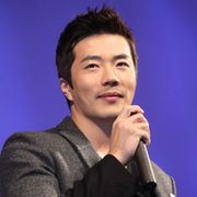 クォン・サンウ、実はお尻フェチ!? ジャッキーと共演の撮影現場から駆け付けファン大興奮!!