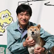 堺雅人、故郷・宮崎に中谷美紀を“お迎え” 山田洋次監督の右腕・平松恵美子監督作『ひまわりと子犬の7日間』で共演!管理所職員&獣医に!!