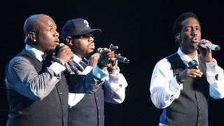 来日中のボーイズIIメン、リーダーのネイザンが被災地仙台を視察、現状に言葉失う