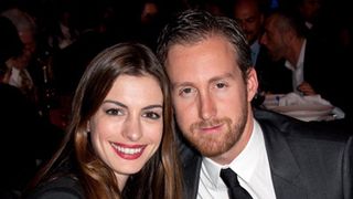アン・ハサウェイが婚約!お相手は2008年から交際しているアダム・シュルマン