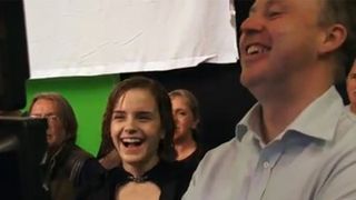 エマ・ワトソン、スタッフの制止を振り切ってスタントシーンに挑戦!? 『ハリポタ』特別メイキング映像公開!