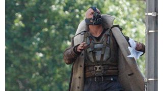 『ダークナイト』続編は暗殺シーンから始まる!?“ジョーカー”に劣らず冷酷な悪役“ベイン”!