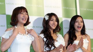 KARA、イベントにプライベートで来た劇団ひとりに大感激!?紅白に向けて「特別なステージにします」と約束!!