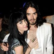 ケイティ・ペリー、夫ラッセル・ブランドとの離婚の噂をツイッターで否定