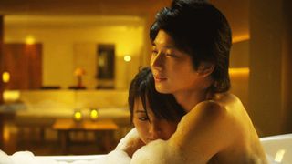 向井理がセクシー!ホテルのスウィートルームで展開するドラマ、写真集のようなコンプリートDVD BOOKに!