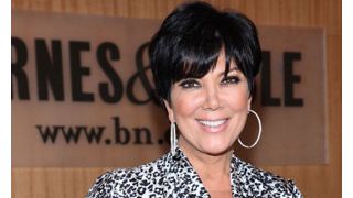 カーダシアン姉妹の母親が家族をバカ呼ばわりしたダニエル・クレイグに謝罪を求める