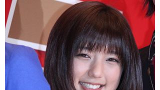 ハロプロの真野恵里菜、女子高生姿で登場！ファンへの「初恋」発言に会場騒然!?