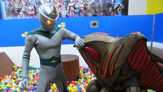 特撮番組「ミラーファイト」が復活!37年ぶりの完全新作では新旧ヒーローの競演も!
