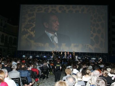 松本人志がほれた、世界最大の野外スクリーンが沖縄国際映画祭に登場！上映作品を募集開始！