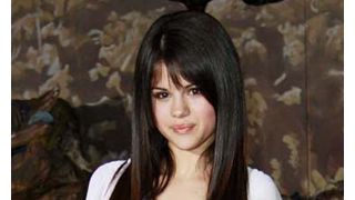 セレナ・ゴメス、19歳年下の弟妹を産むはずだった母親が流産 コンサート2公演への出演をキャンセル