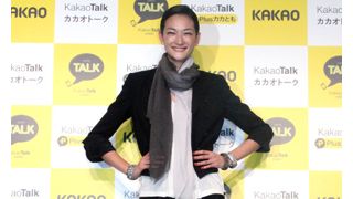 トップモデルの冨永愛、ショートパンツで美脚披露!ブラピやYOSHIKIとの華麗なる仕事を告白!