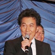 役所広司、大照れの笑顔!豪華俳優陣からの「好き」コール