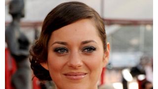 マリオン・コティヤールのストーカー女性　脅迫メールを送って再び起訴