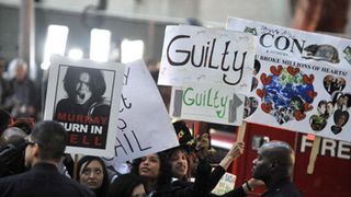 マイケル・ジャクソンさんの死で精神的苦痛を負ったとファンが元専属医を相手に訴訟