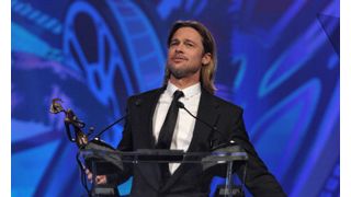 ブラッド・ピット、スキー場で娘をかばってケガ!つえをついて映画祭でスピーチ!