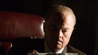 ディカプリオ迫真の演技!FBI長官の鬼気迫る恐怖の脅し!『J・エドガー』本編映像公開!