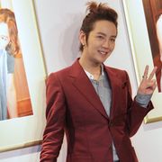チャン・グンソク、実物大のグンちゃんの手と対面し、思わずほおずり!ファンになった気分と大はしゃぎ!?