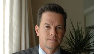 マーク・ウォールバーグ「911のフライトに自分が乗っていたらテロリストと戦って着陸させた」と発言 遺族からの非難で謝罪