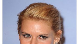 クレア・デインズ、今年のヘイスティ・プディング「ウーマン・オブ・ザ・イヤー」を受賞