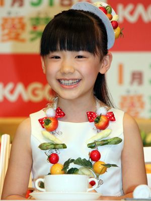 芦田愛菜、キュートな野菜ファッションで登場！「もろきゅうが好き」と渋い好みを明かす！