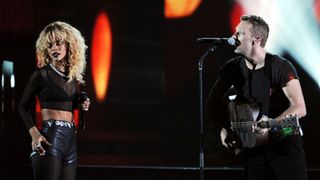 リアーナ&コールドプレイの豪華コラボがグラミー賞で実現!しっとりと会場を一つに