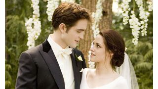 『トワイライト』シリーズのロバート＆クリステン、「プロポーズ50回！ もうしなくて済む」発言の真相は？