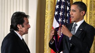 アル・パチーノ、オバマ大統領から全米芸術勲章を授与される
