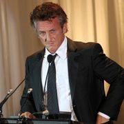 ショーン・ペン、イギリスとアルゼンチンの領有権問題でアルゼンチンを支持