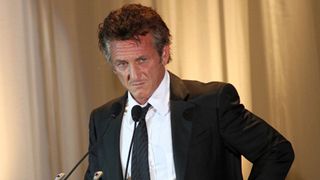 ショーン・ペン、イギリスとアルゼンチンの領有権問題でアルゼンチンを支持